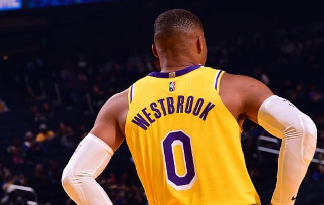 开云体育官方入口-6中1+7失误 韦少还是那个韦少 湖人已经开始后悔？