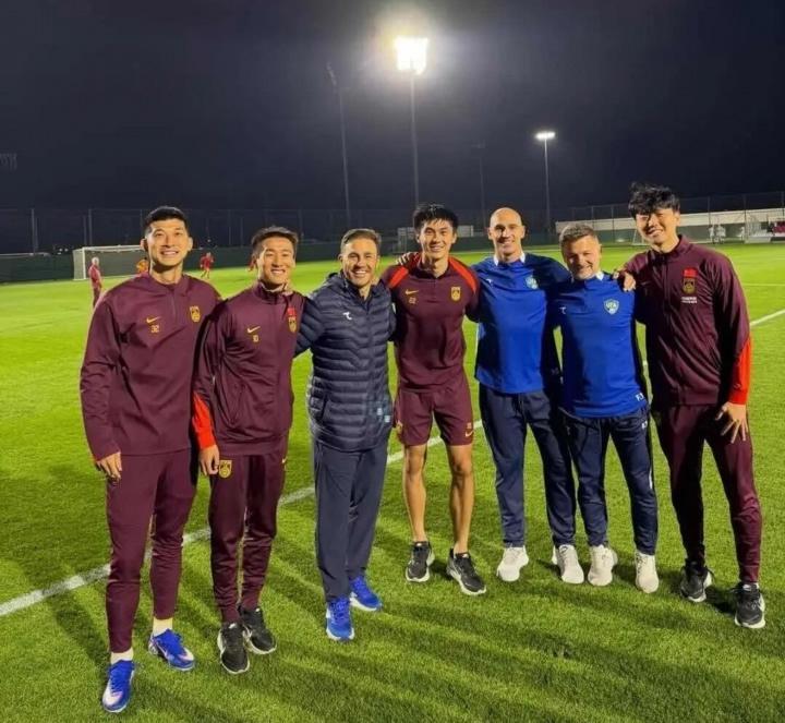 开云体育官方入口-执教前景难乐观！卡纳瓦罗跟前广州队球员重聚，韦世豪笑得最开心